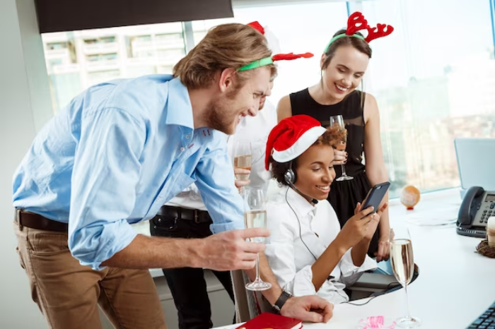 Plongez dans les Surprises Idées Cadeau de Secret Santa à 50 Euros pour un Geek