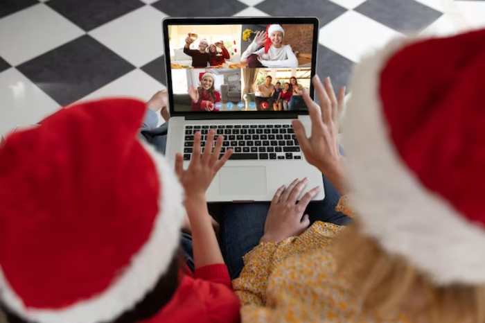 Organiser une Soirée de Noël Virtuelle Avec ses Amis