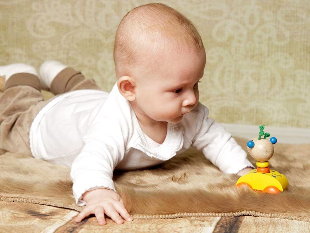 Prenez en compte des materiaux, tel que le bois pour jouet bebe 9 mois