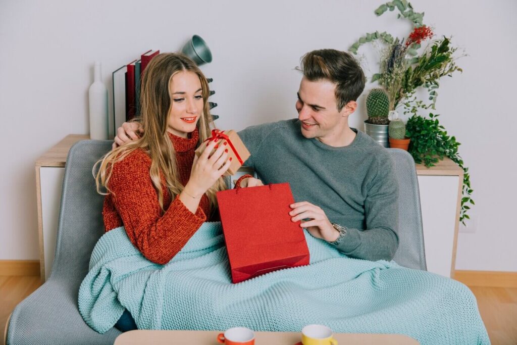 Top 20 idées cadeaux couple les plus inoubliables et parfaits