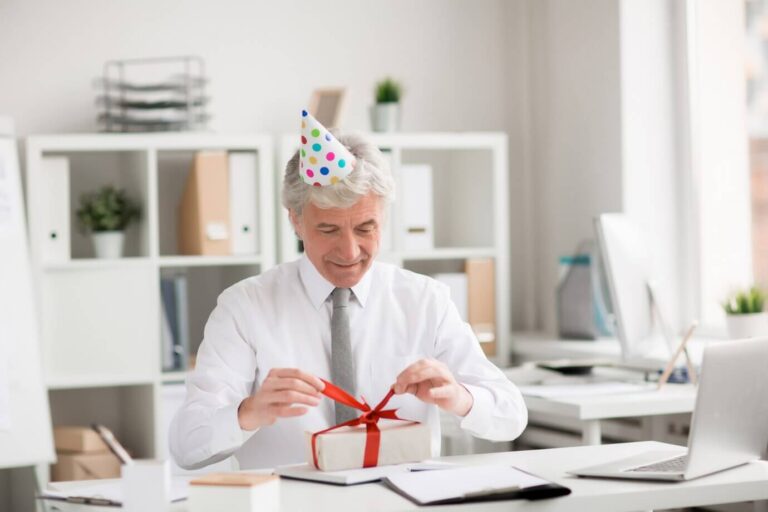 Top 20+ idées cadeaux homme 80 ans exceptionnelles et uniques