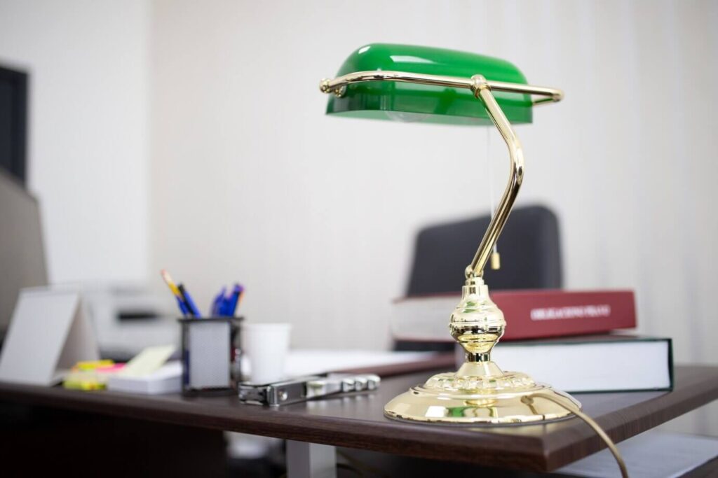 Une lampe de bureau moderne et élégante