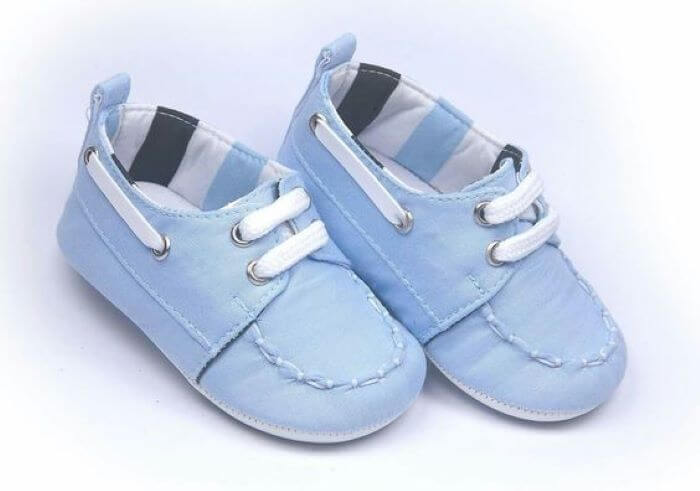 Des chaussures pour bébé
