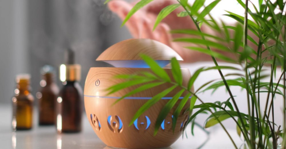 Idée cadeau pour parents - Diffuseur d’huiles essentielles élégant, parfait pour créer une atmosphère relaxante à la maison, idéal pour un cadeau apaisant et utile.