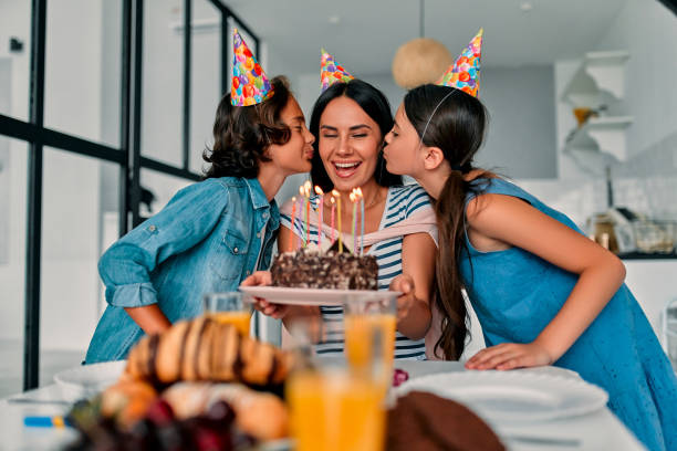 Texte d'anniversaire pour maman - des poèmes et citations émouvants pour rendre cet anniversaire inoubliable et rempli de tendresse.